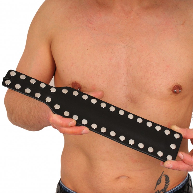 Paddle en cuir - 37 rivets métalliques - 38cm X 7.50cm